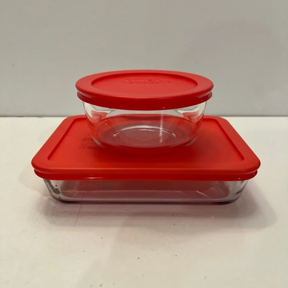 Pyrex 3 cup rectangular food storage and 2 cup circular food storage
